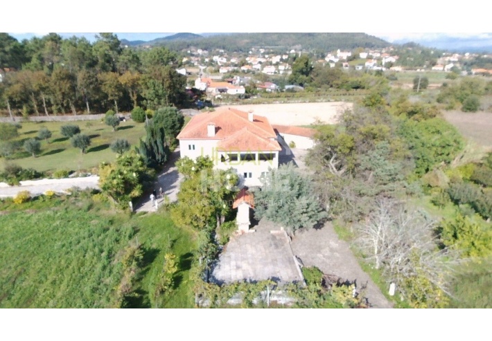 Quinta Rural T8 com 2 Hectares de Terreno em Serreleis