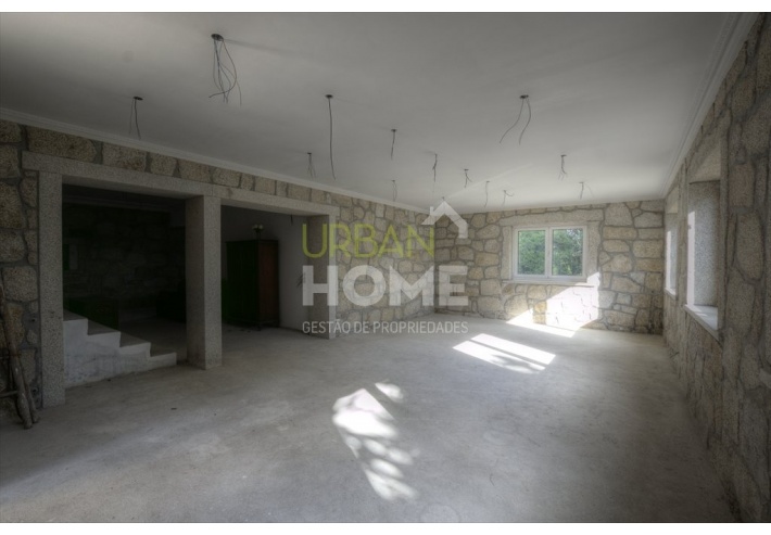 Quinta Rural T8 com 2 Hectares de Terreno em Serreleis