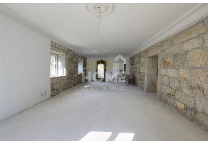 Quinta Rural T8 com 2 Hectares de Terreno em Serreleis