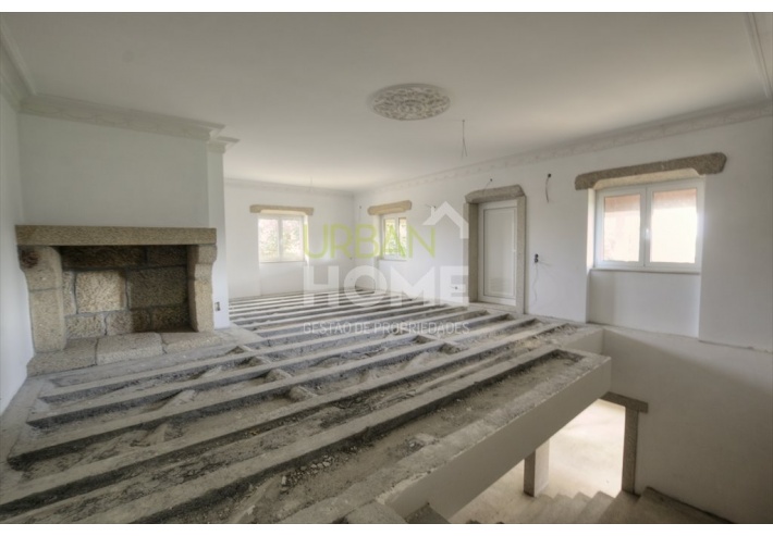 Quinta Rural T8 com 2 Hectares de Terreno em Serreleis