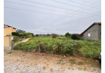 Terreno com 1037m2 para construção em Vila Fria