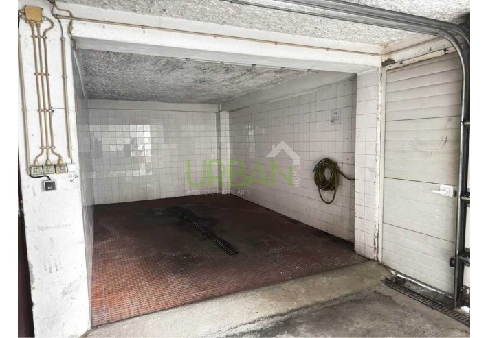 Garagem Fechada perto do Centro da Cidade