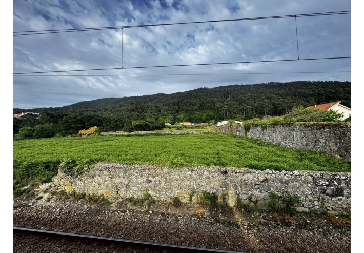 Terreno com 6270m2 para construção industrial em Carreço