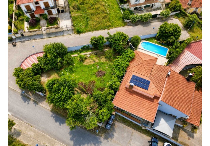 Moradia Individual T3 com Pastelaria/Padaria em Geraz do Lima