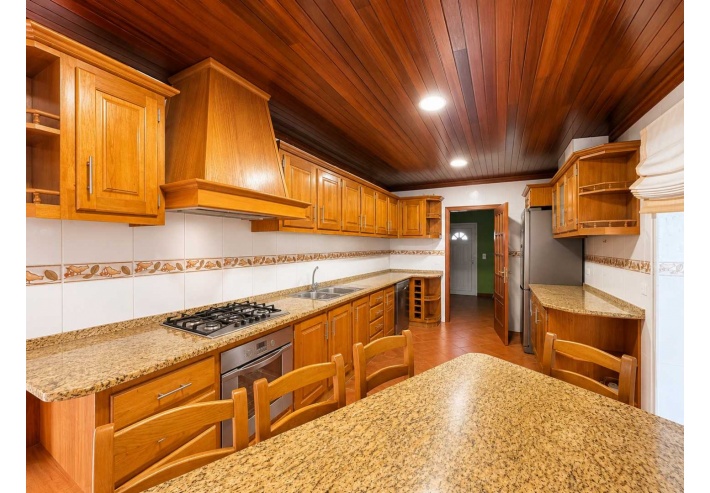 Moradia Individual T3 com Pastelaria/Padaria em Geraz do Lima