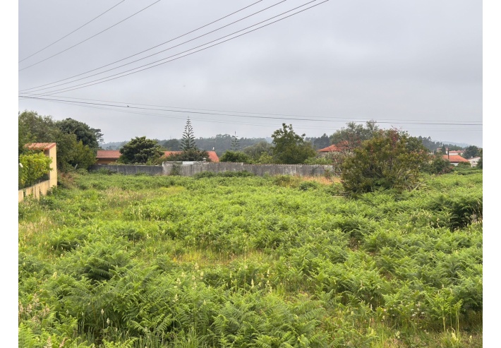 Terreno com 1037m2 para construção em Vila Fria