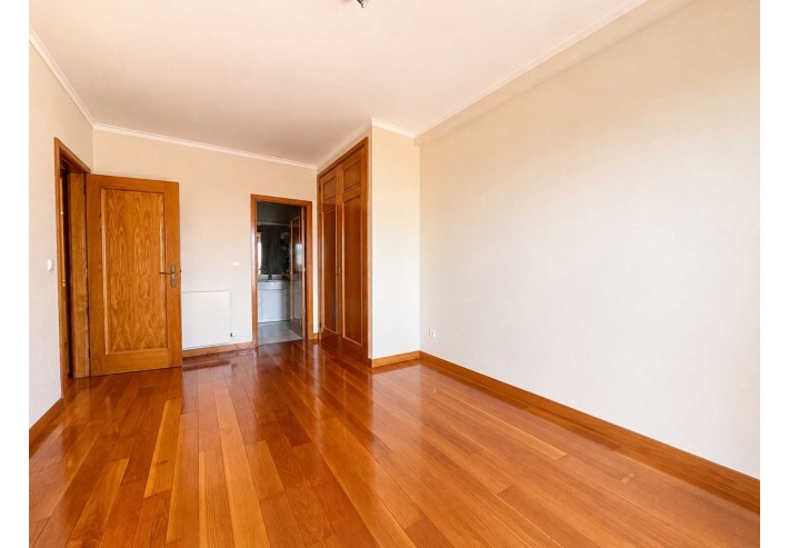 Apartamento T3 de Luxo com Terraço Privativo na Cobertura