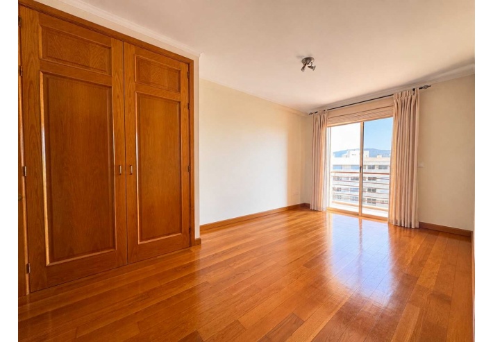 Apartamento T3 de Luxo com Terraço Privativo na Cobertura