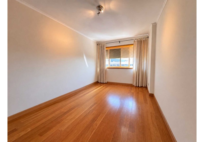 Apartamento T3 de Luxo com Terraço Privativo na Cobertura