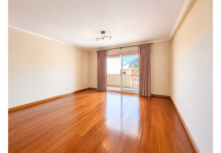 Apartamento T3 de Luxo com Terraço Privativo na Cobertura
