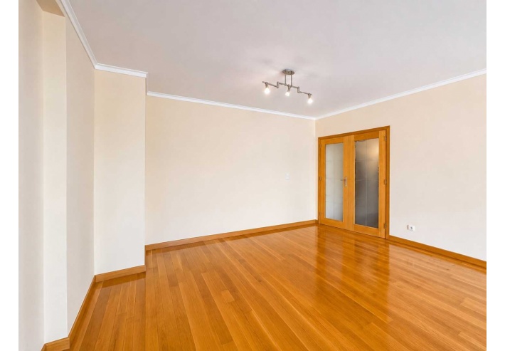 Apartamento T3 de Luxo com Terraço Privativo na Cobertura