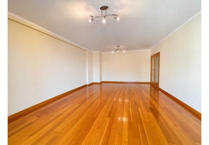 Apartamento T3 de Luxo com Terraço Privativo na Cobertura