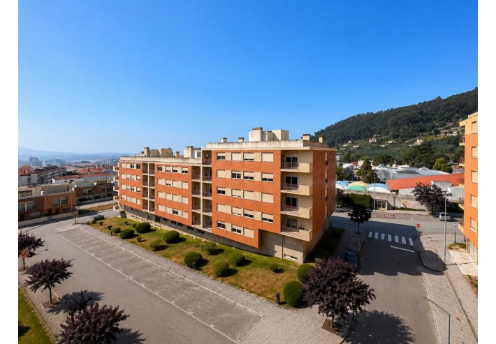Apartamento T3 de Luxo com Terraço Privativo na Cobertura