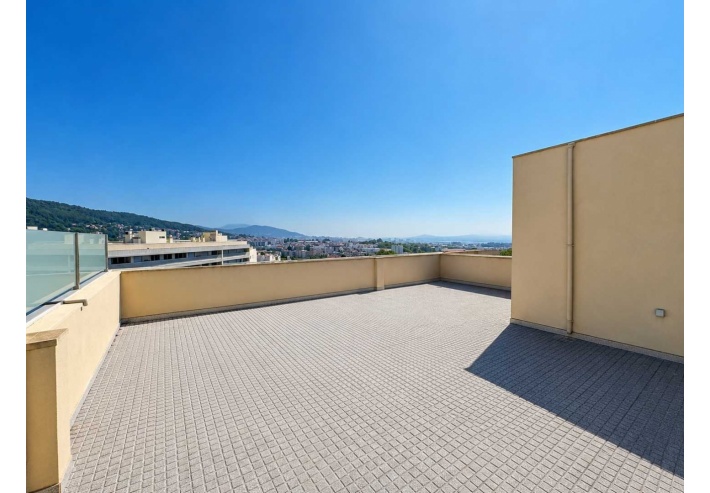 Apartamento T3 de Luxo com Terraço Privativo na Cobertura