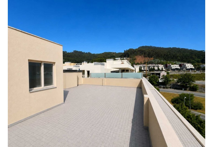 Apartamento T3 de Luxo com Terraço Privativo na Cobertura